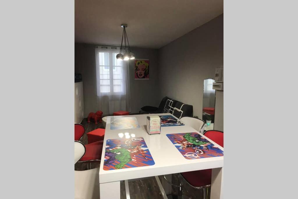 Appartement Style Pop Art Avec Garage Centre Historique Béziers Kültér fotó