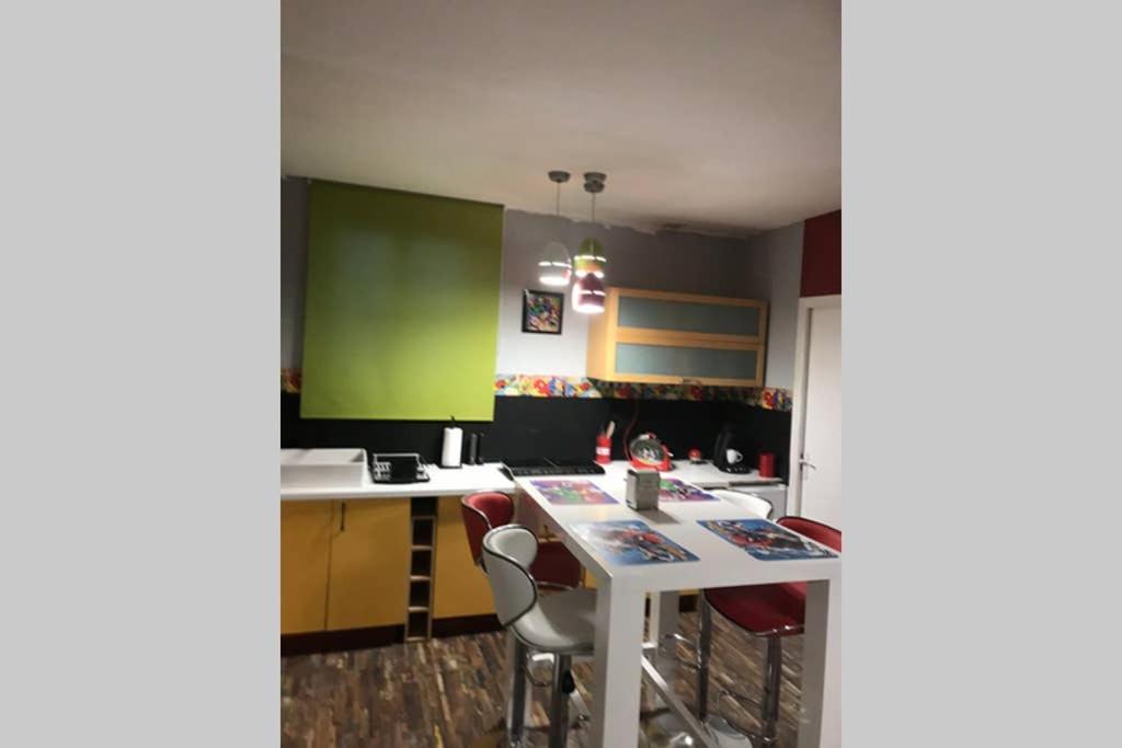 Appartement Style Pop Art Avec Garage Centre Historique Béziers Kültér fotó