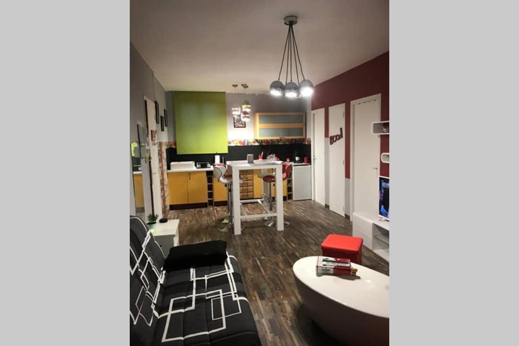 Appartement Style Pop Art Avec Garage Centre Historique Béziers Kültér fotó