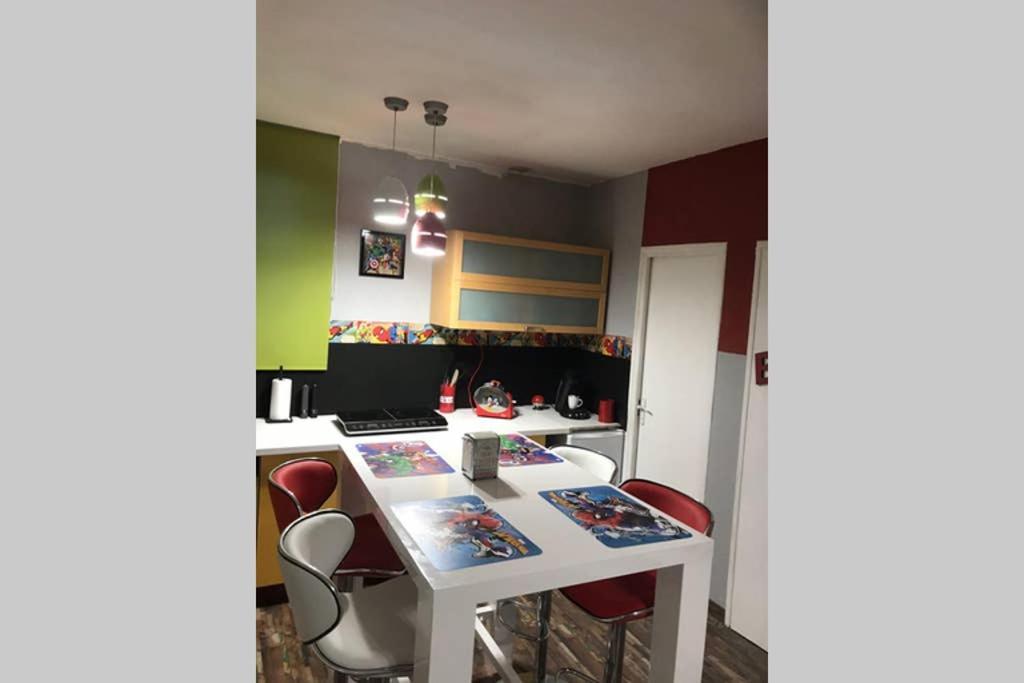 Appartement Style Pop Art Avec Garage Centre Historique Béziers Kültér fotó