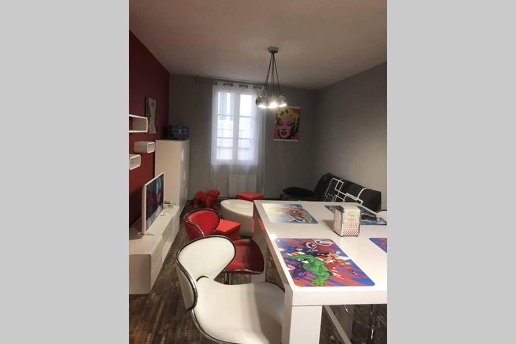 Appartement Style Pop Art Avec Garage Centre Historique Béziers Kültér fotó